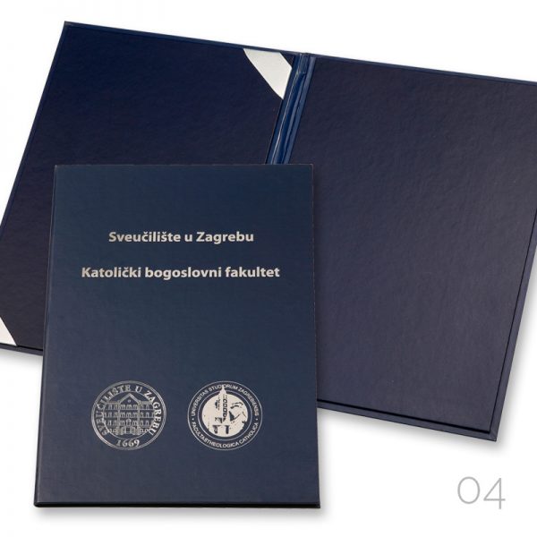 Mapa 04, alat na upit, obostrani kolor tisak 4/4, mat plastifikacija 1/0, kaširanje na ljepenku, foliotisak srebrnom bojom 1/0, uljepljivanje dvije svilene vezice, kaširani uglovi na unutarnjoj strani mape