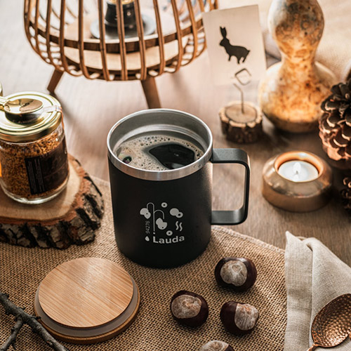 Šalica od 90% recikliranog čelika s poklopcem od bambusa 94276